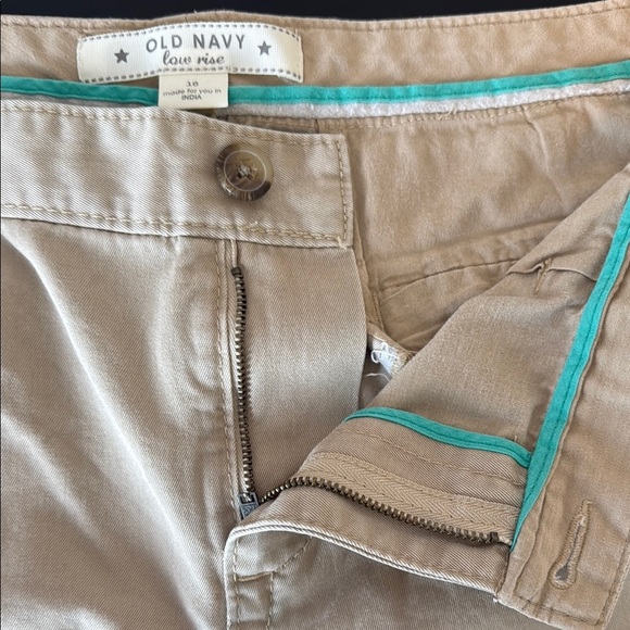Old Navy low rise khaki Shorts size 16 - Picture 3 of 5